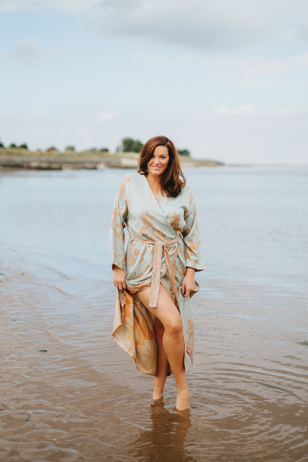 Stunning bath robe. Gift for her. This is a beautiful floral gown. Plus size bath robe. Belted dressing gown. 