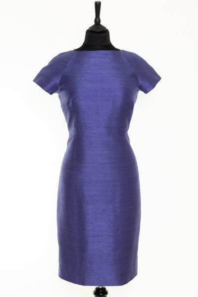 Raw silk dress in periwinkle. Blue shift dress for weddings. This dress has a straight bateau neckline and short sleeves ideal to wear under a coat. 