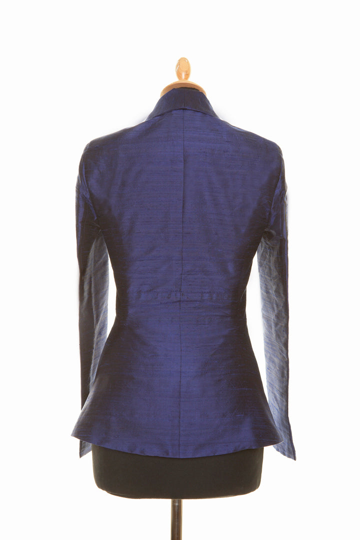 Fitted women's jacket in navy blue. 