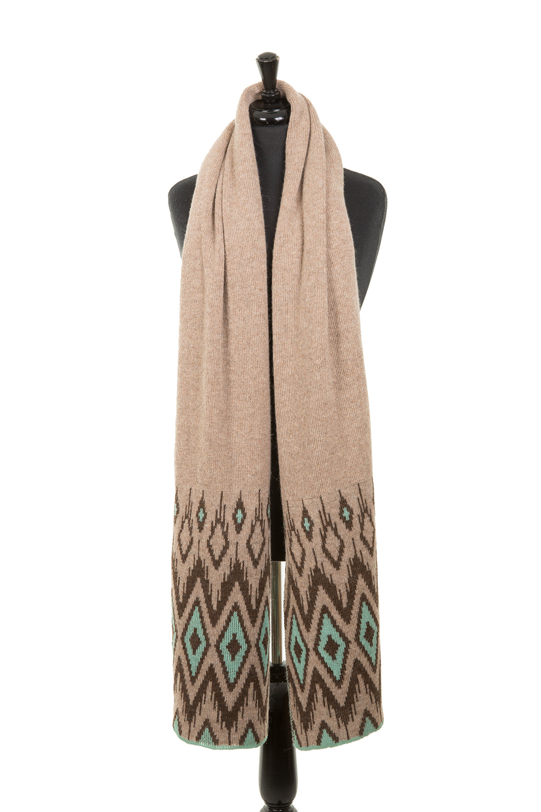 Wool scarf with aztec pattern. 