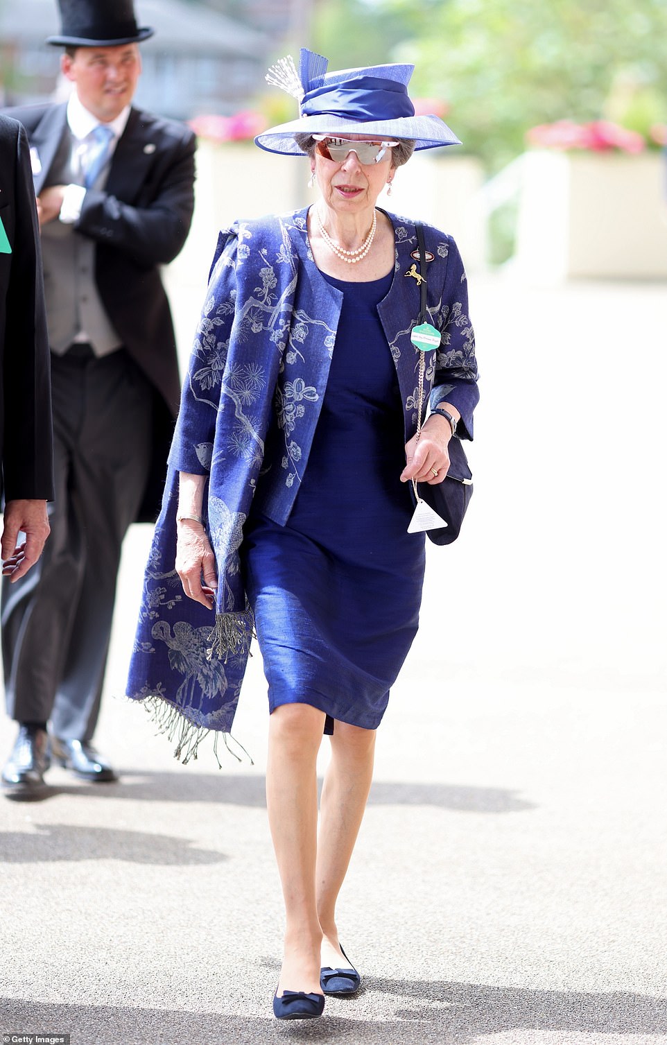 princess-anne-ascot-outfit-navy-silk-cashmere-jacket-dress-shawl-shibumi