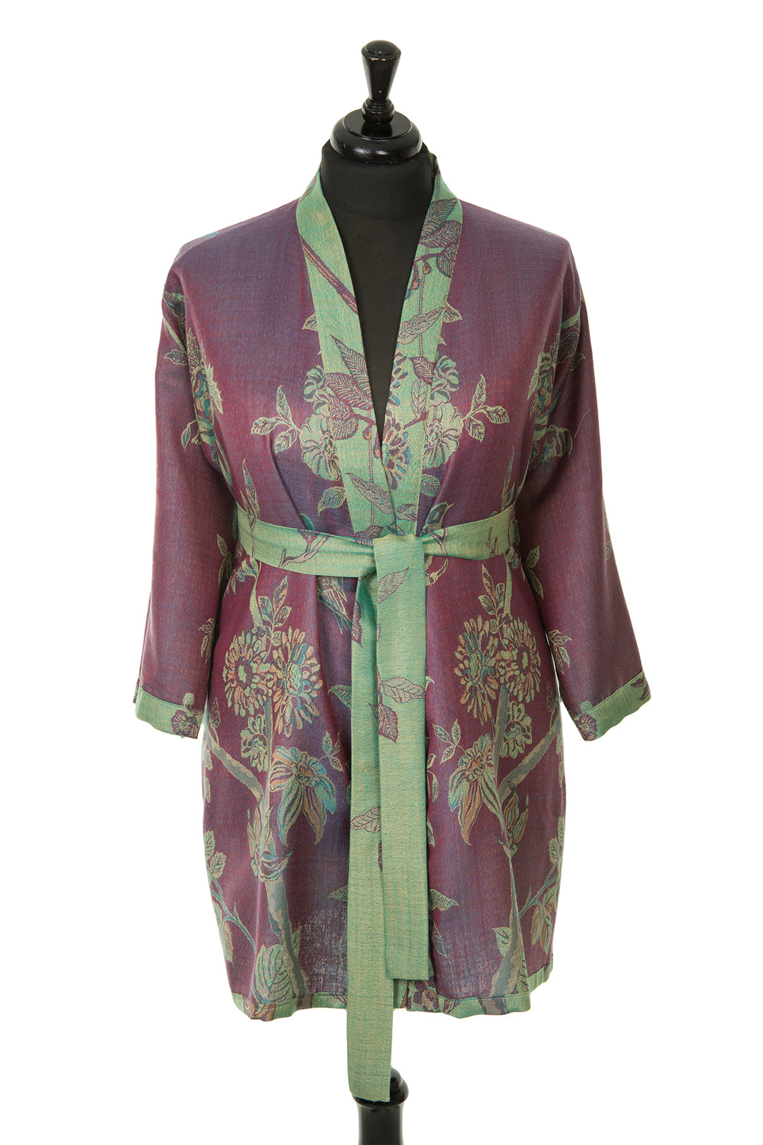 Kimono jacket with a belt. Cool festival outfit. 